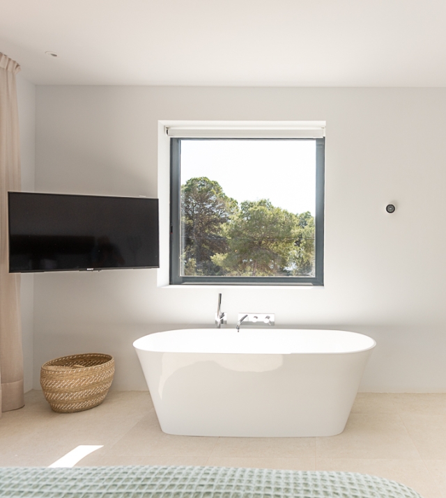 Resa estate modern villa for sale ibiza first line north tub detail.jpg